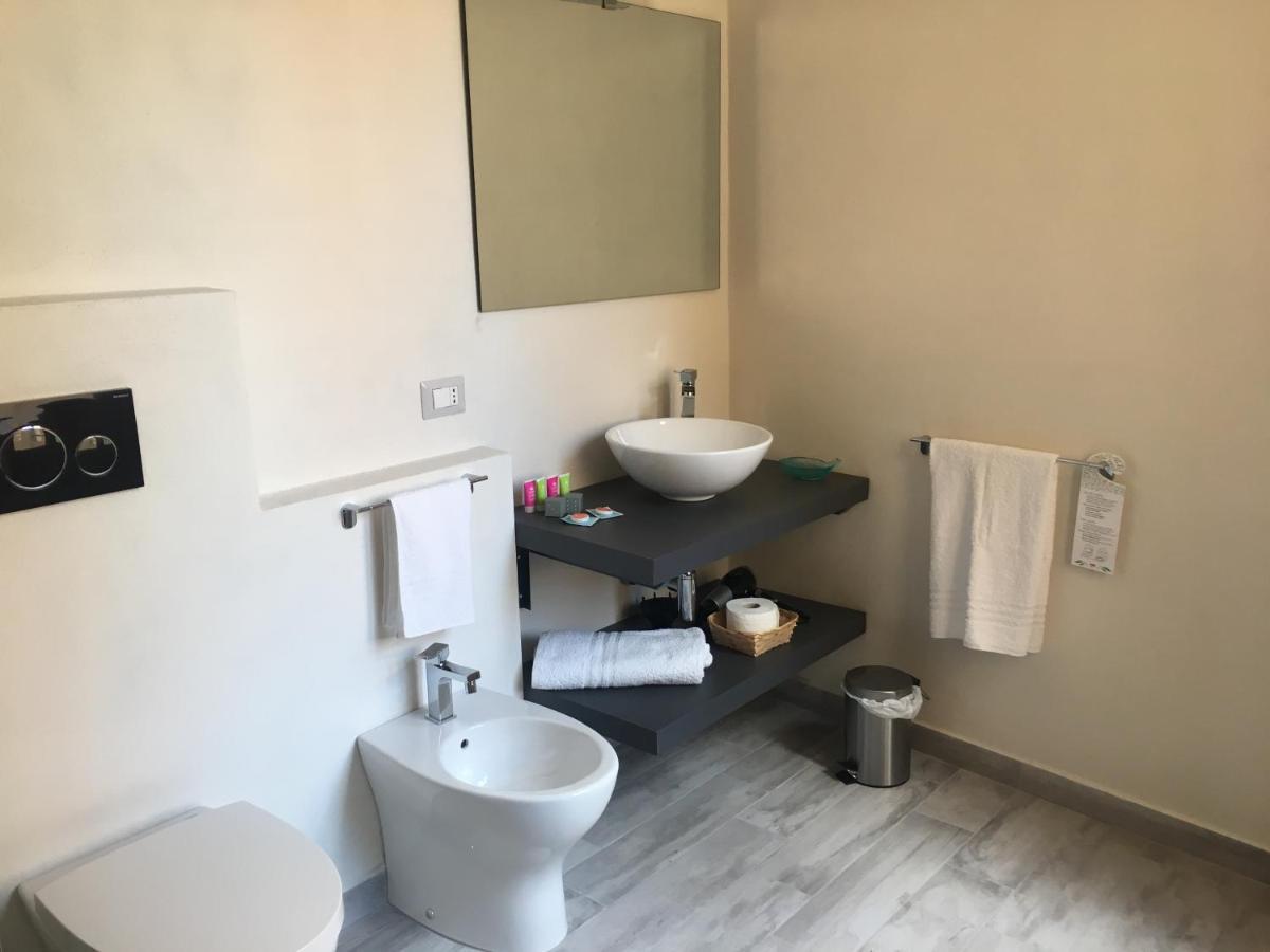 ラ・マッダレーナ Dimora Conte Bed & Breakfast エクステリア 写真